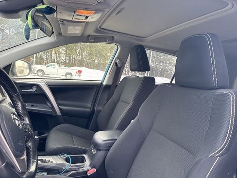 Used 2018 Toyota RAV4 XLE image 4