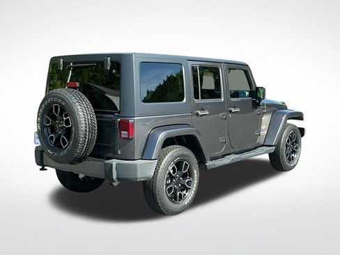 Used 2018 Jeep Wrangler Unlimited Sahara w/ Connectivity Group AWD/4WD image 6