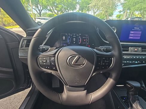 Used 2023 Lexus ES 350 w/ Accessory Package (Z2) image 17