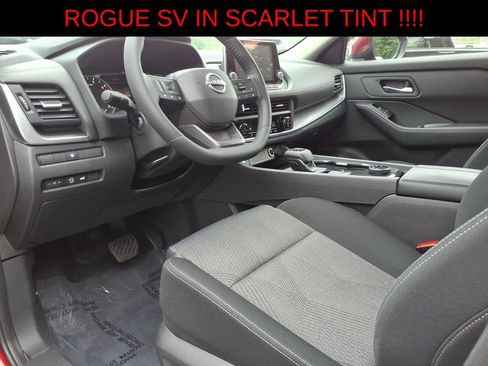 Used 2025 Nissan Rogue SV AWD/4WD image 12