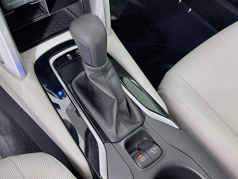 Used 2022 Toyota Corolla Cross L image 18