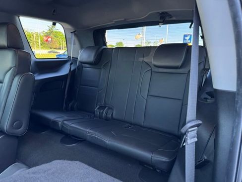 Used 2018 Chevrolet Tahoe LT w/ LT Signature Package AWD/4WD image 12