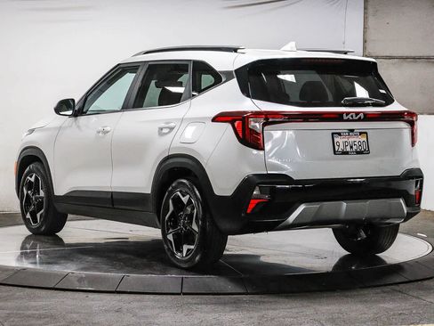 Used 2024 Kia Seltos EX FWD image 2