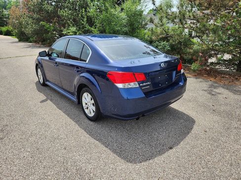 Used 2011 Subaru Legacy 2.5i Premium w/ All-Weather Pkg AWD/4WD image 4