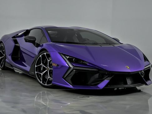 Used 2024 Lamborghini Revuelto image 2