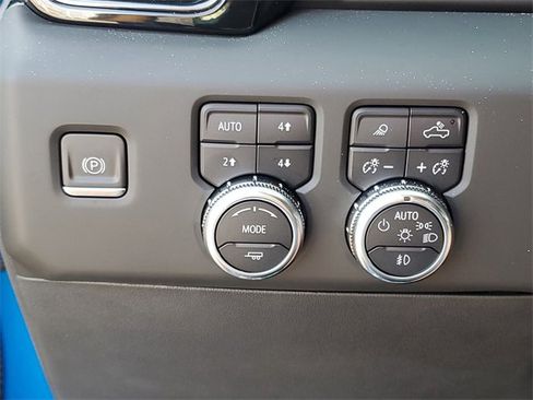 Used 2024 GMC Sierra 1500 AT4 w/ AT4 Preferred Package image 21