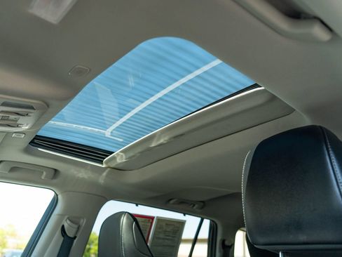 Certified 2025 Toyota Highlander Limited FWD image 28