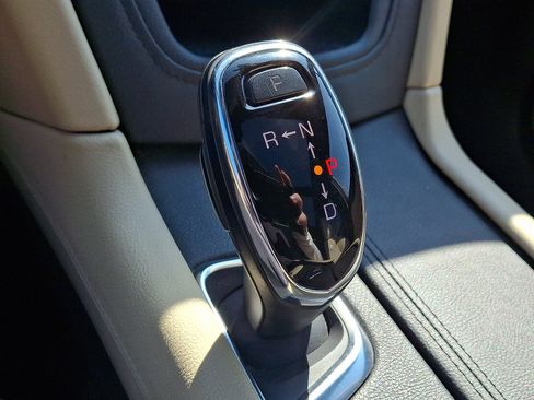 Used 2018 Cadillac XT5 Luxury w/ Driver Awareness Package AWD/4WD image 15