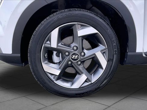 Used 2025 Hyundai Venue SEL FWD image 11