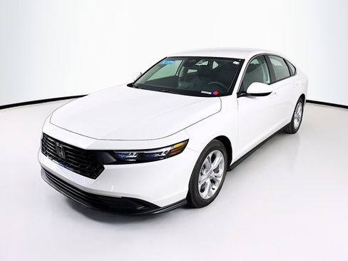 Certified 2025 Honda Accord LX image 4