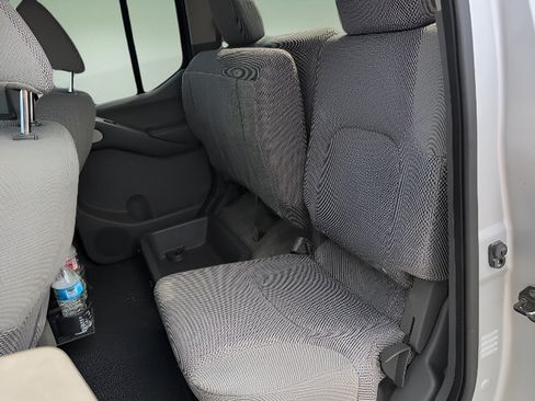 Used 2012 Nissan Frontier SV AWD/4WD image 18