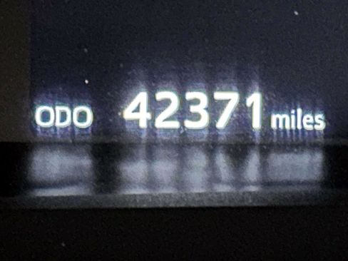 Used 2021 Toyota Prius XLE image 29