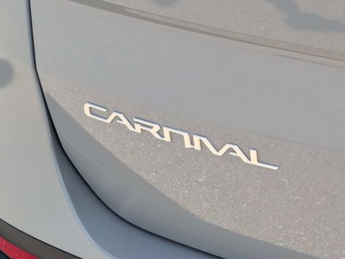 Used 2023 Kia Carnival SX Prestige FWD image 13