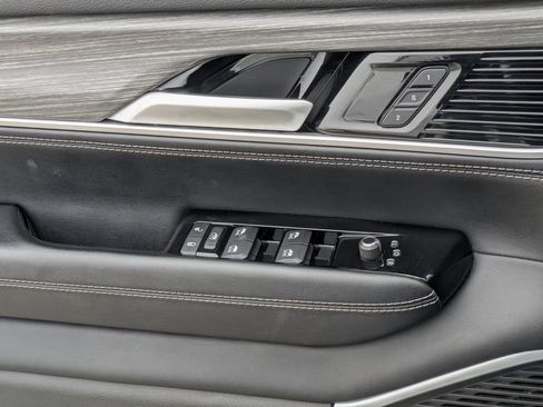 Used 2024 Jeep Wagoneer Series II w/ Flexible Seating Group image 24