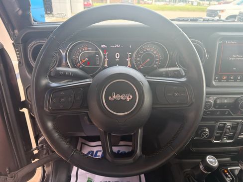 Used 2022 Jeep Gladiator Sport AWD/4WD image 14