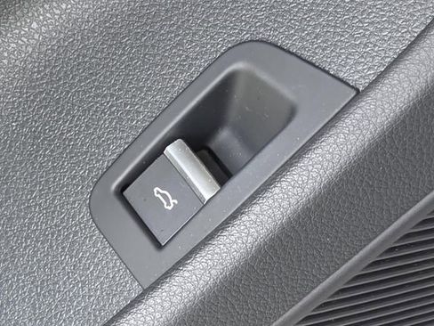 Used 2021 Audi Q7 3.0T Prestige image 40