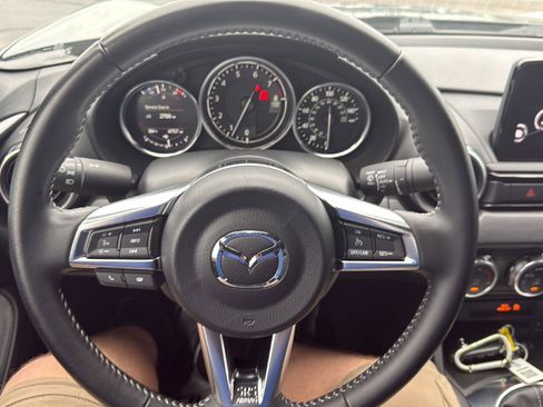 Used 2023 MAZDA MX-5 Miata Grand Touring RWD image 9