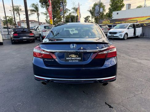 Used 2017 Honda Accord Sport image 8