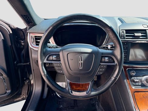 Used 2018 Lincoln Continental Reserve AWD/4WD image 11