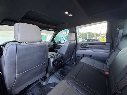 Used 2024 Chevrolet Silverado 2500 ZR2 w/ Technology Package AWD/4WD image 22
