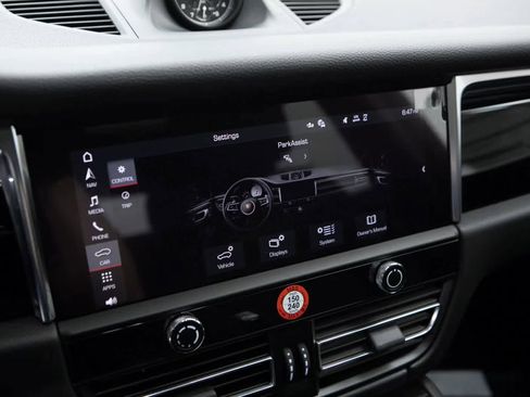 Certified 2025 Porsche Macan image 15