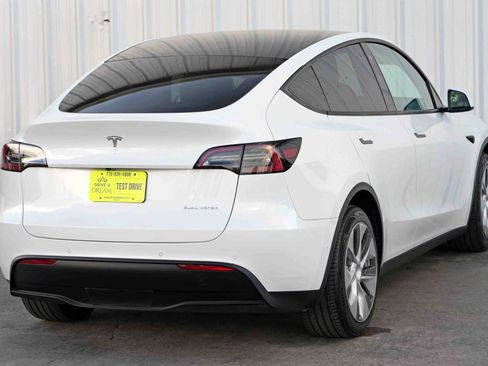 Used 2021 Tesla Model Y Long Range image 52