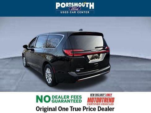 Used 2024 Chrysler Pacifica Touring-L image 27