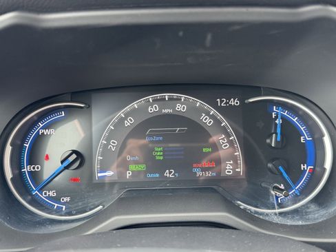 Used 2025 Toyota RAV4 XLE image 21