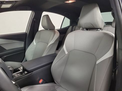 Used 2025 Toyota Camry SE image 20