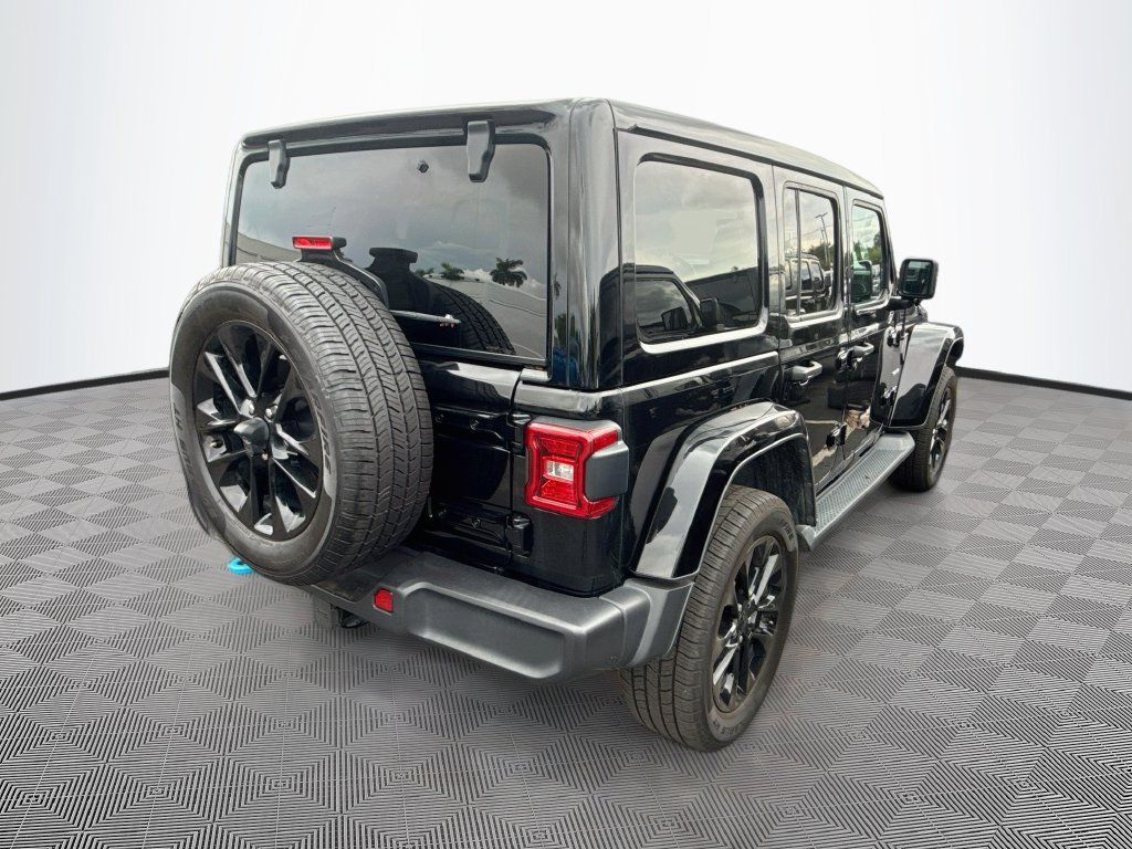 Used 2023 Jeep Wrangler Unlimited Sahara w/ Cold Weather Group AWD/4WD image 6