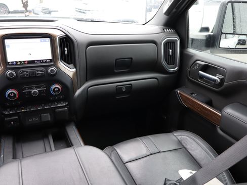 Used 2023 Chevrolet Silverado 2500 High Country w/ Technology Package AWD/4WD image 18