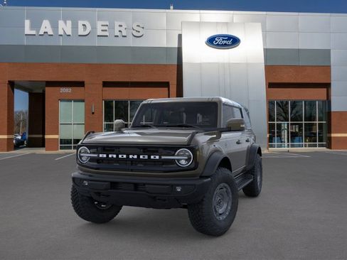 New 2025 Ford Bronco Outer Banks w/ Sasquatch Package image 2