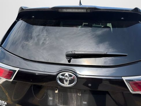 Used 2016 Toyota Highlander Plus FWD image 8