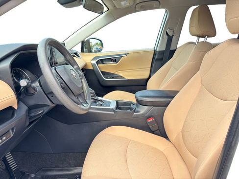 Used 2020 Toyota RAV4 XLE AWD/4WD image 10