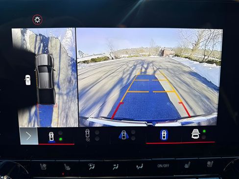 Used 2023 GMC Canyon Denali image 27