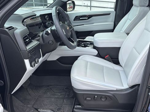Used 2025 Chevrolet Tahoe Premier RWD image 13