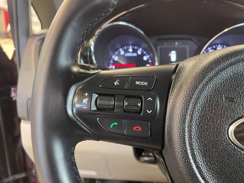 Used 2018 Kia Sedona SX image 25