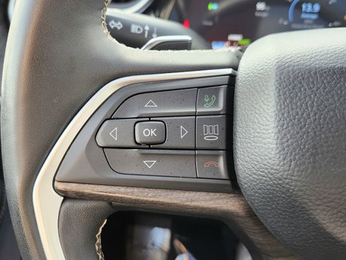 Used 2023 Jeep Grand Cherokee 4WD 4xe image 38