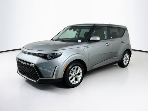 Used 2024 Kia Soul LX w/ Option Group 015 FWD image 3