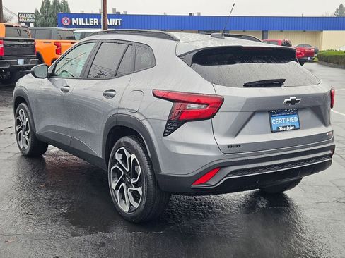 Used 2025 Chevrolet Trax RS w/ Sunroof Package image 4