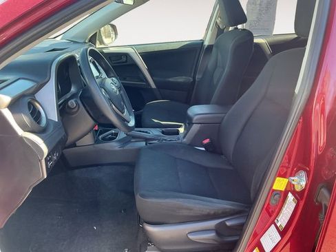 Used 2018 Toyota RAV4 LE image 9