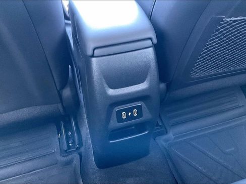 Used 2025 Hyundai Venue Limited FWD image 33