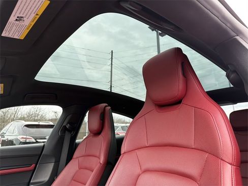 Used 2023 Porsche Taycan image 30