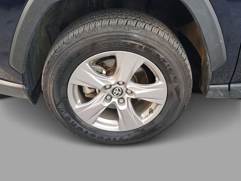 Used 2025 Toyota RAV4 XLE AWD/4WD image 8