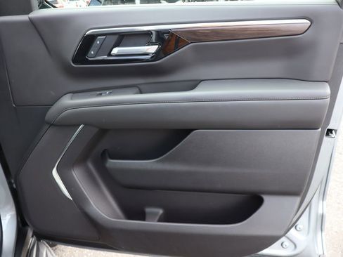 Used 2025 Chevrolet Tahoe LS image 27