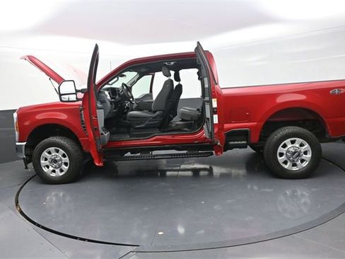 Used 2024 Ford F250 XLT w/ Camper Package image 38