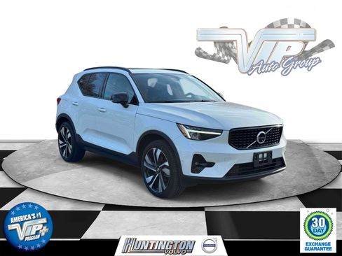 Certified 2023 Volvo XC40 B5 Plus w/ Driver Assist Package AWD/4WD image 1