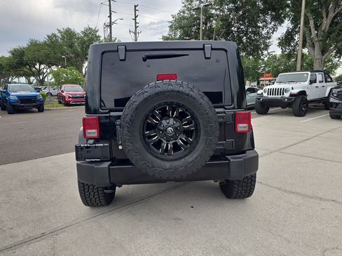 Used 2018 Jeep Wrangler Unlimited Sahara AWD/4WD image 6