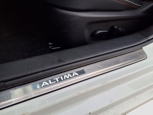 Used 2024 Nissan Altima 2.0 SR image 32