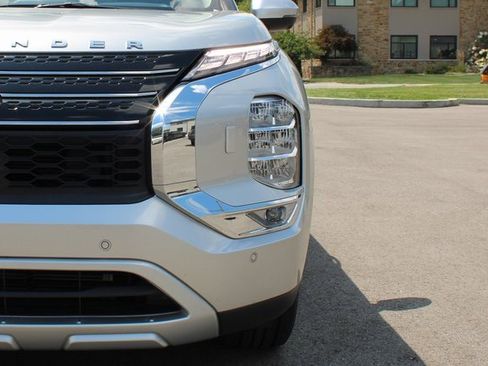 Used 2022 Mitsubishi Outlander SE image 45